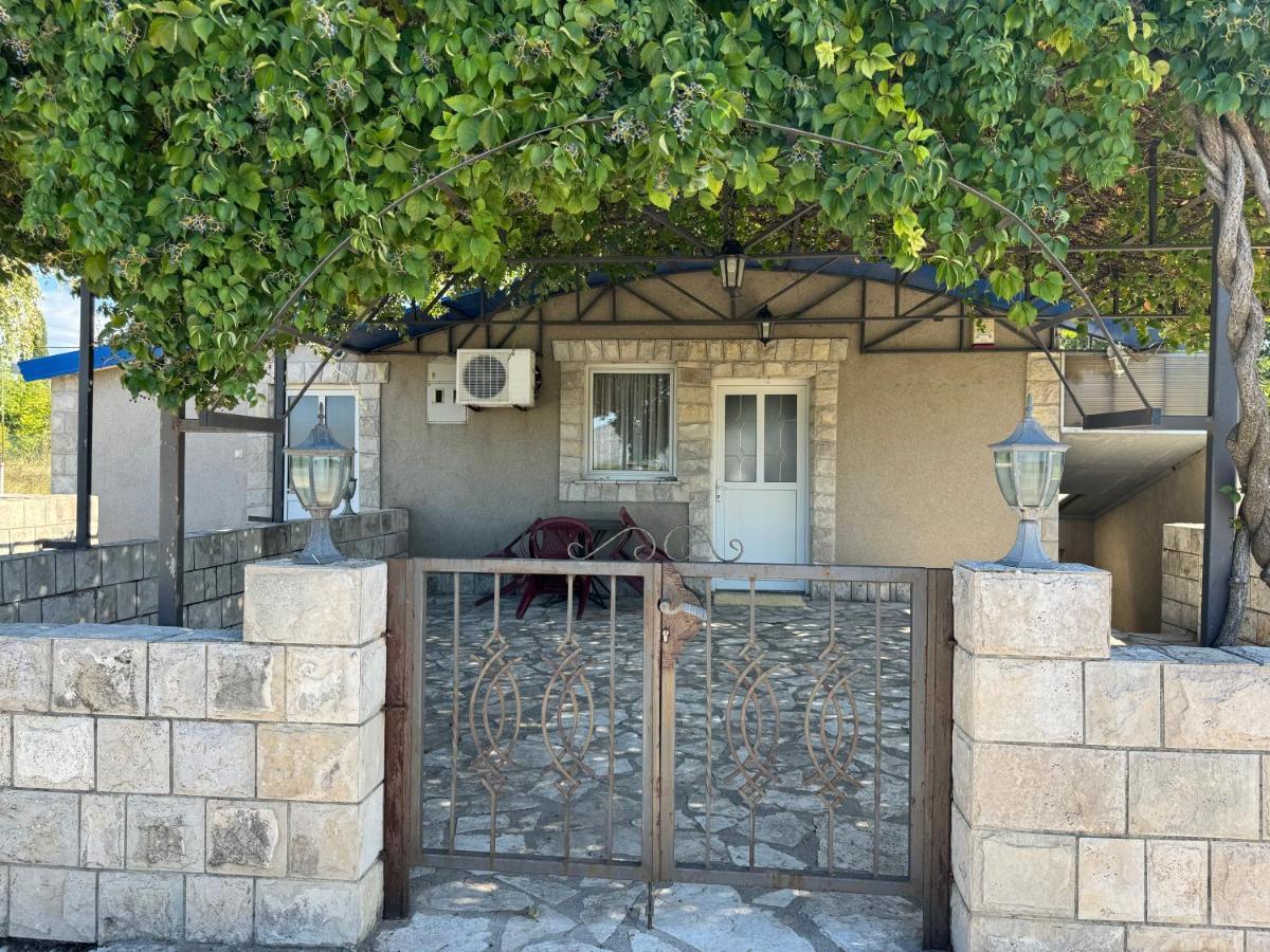 Apartments Airport Golubovci Podgorica Ngoại thất bức ảnh