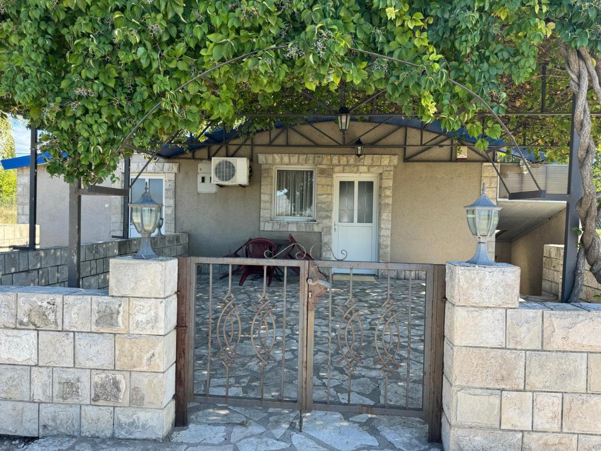 Apartments Airport Golubovci Podgorica Ngoại thất bức ảnh